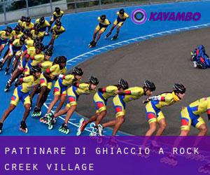 Pattinare di ghiaccio a Rock Creek Village